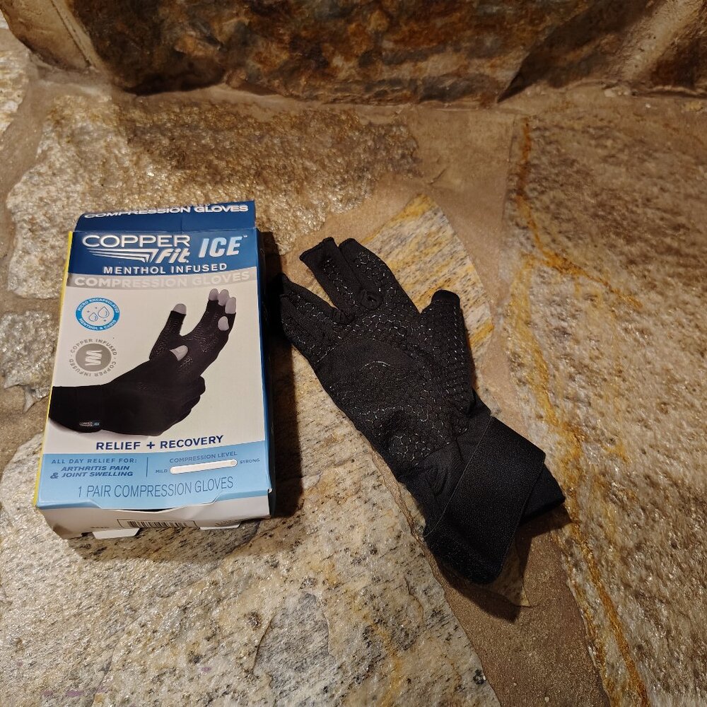 Copper Fit Ice Menthol Infused Compression Right Glove Only Small / Medium S/M
